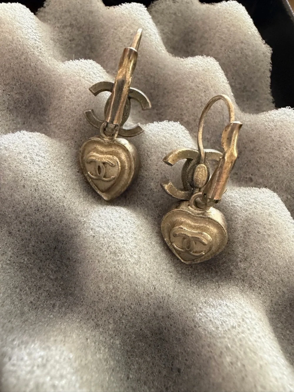 CHANEL Gold-Tone CC Drop Earrings with Black Heart Stones, authentic, vintage
